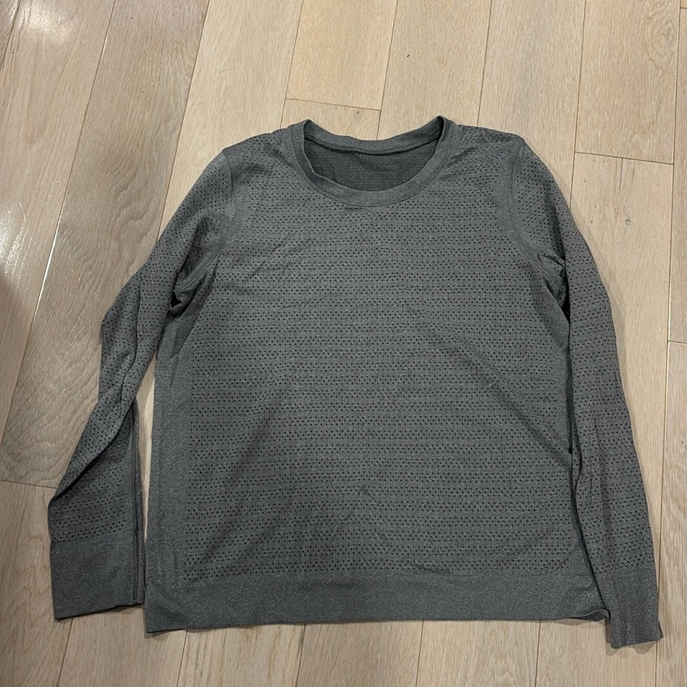 Lululemon Swiftly Breathe long sleeve top. Heather Gray.  Size 10.